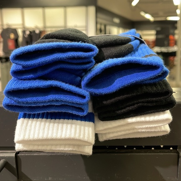 NIKE
Training Crew Socks (6 Pairs)
Nike Everyday Cushioned - Picture 11 of 16